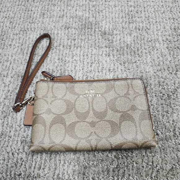 Coach Wristlet Wallet Brown Zip Around Size Small - Picture 1 of 8